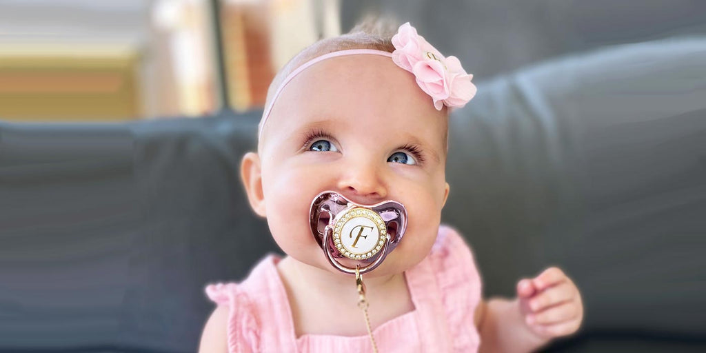 Personalised pacifier and clip your baby's name letter